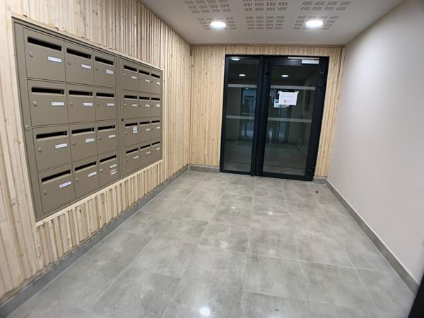 APPARTEMENT T2 A LOUER - BLOIS - EN RÉSIDENCE DE STANDING AVEC ASC, BALCON/TERRASSE, PARKING EN SS