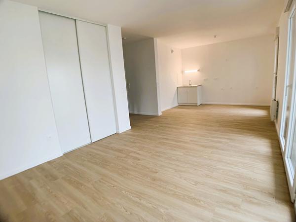 APPARTEMENT T2 A LOUER - BLOIS - EN RÉSIDENCE DE STANDING AVEC ASC, BALCON/TERRASSE, PARKING EN SS