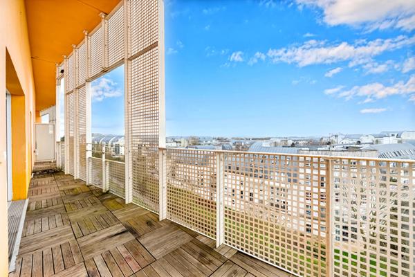MAGNIFIQUE APPARTEMENT DERNIER ÉTAGE PLEIN SUD !
