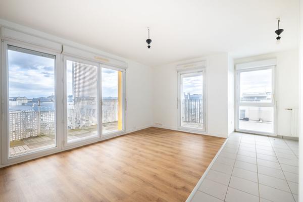 MAGNIFIQUE APPARTEMENT DERNIER ÉTAGE PLEIN SUD !
