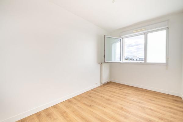 MAGNIFIQUE APPARTEMENT DERNIER ÉTAGE PLEIN SUD !