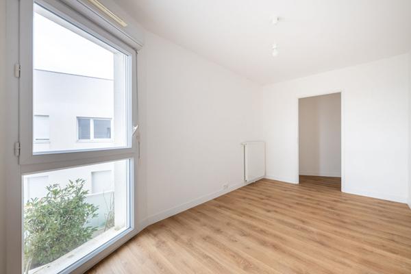 MAGNIFIQUE APPARTEMENT DERNIER ÉTAGE PLEIN SUD !