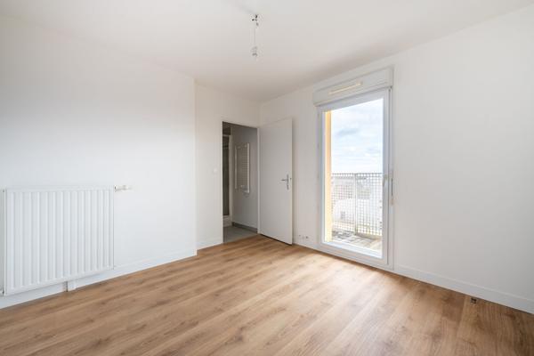 MAGNIFIQUE APPARTEMENT DERNIER ÉTAGE PLEIN SUD !