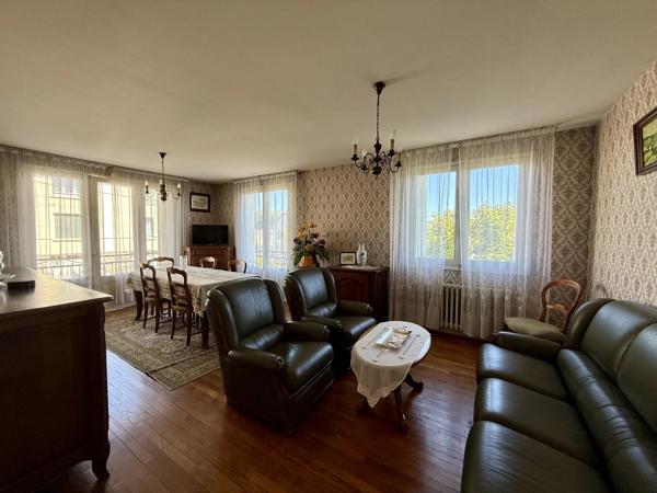 Vente                                                      Maison
                        
                     5 pièces                      160 m2                     à Objat