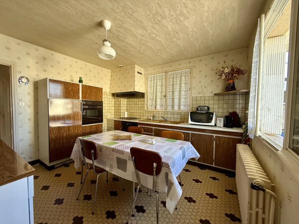 Vente                                                      Maison
                        
                     5 pièces                      160 m2                     à Objat