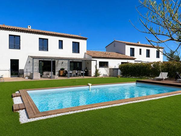 villa récente  6 p avec piscine proche A8 5 pièce(s) 140 m2