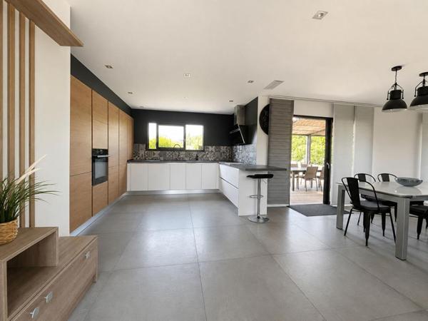 villa récente  6 p avec piscine proche A8 5 pièce(s) 140 m2