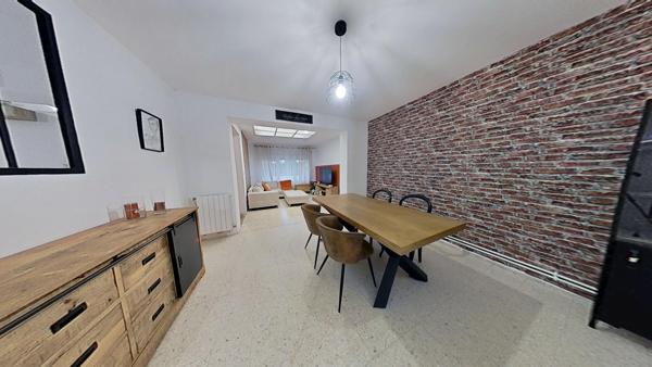 Maison familiale 3 chambres – Jardin + 2 garages – Denain