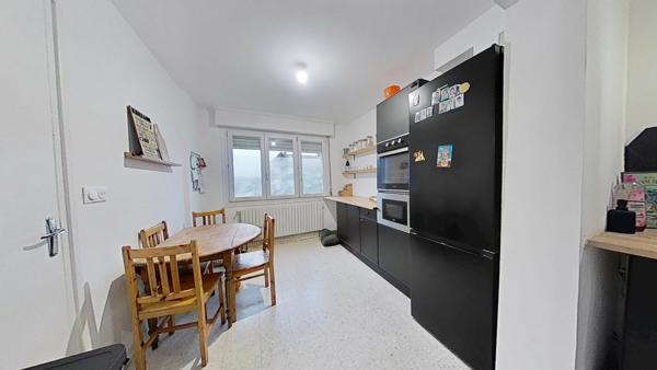 Maison familiale 3 chambres – Jardin + 2 garages – Denain