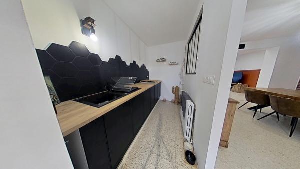 Maison familiale 3 chambres – Jardin + 2 garages – Denain