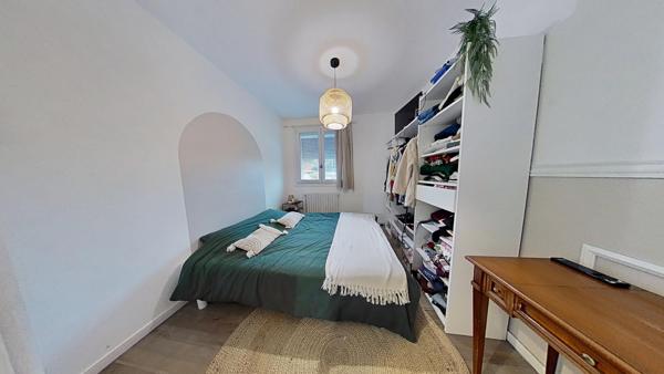 Maison familiale 3 chambres – Jardin + 2 garages – Denain