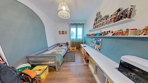 Maison familiale 3 chambres – Jardin + 2 garages – Denain