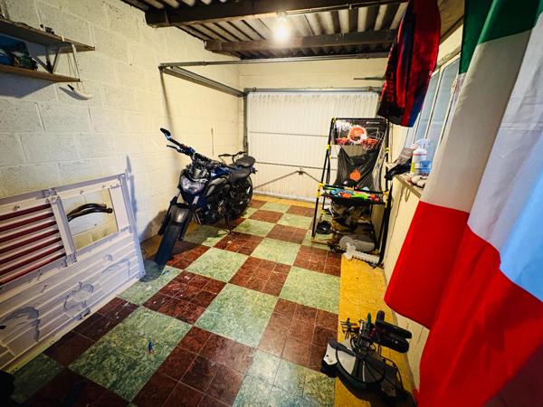 Maison familiale 3 chambres – Jardin + 2 garages – Denain