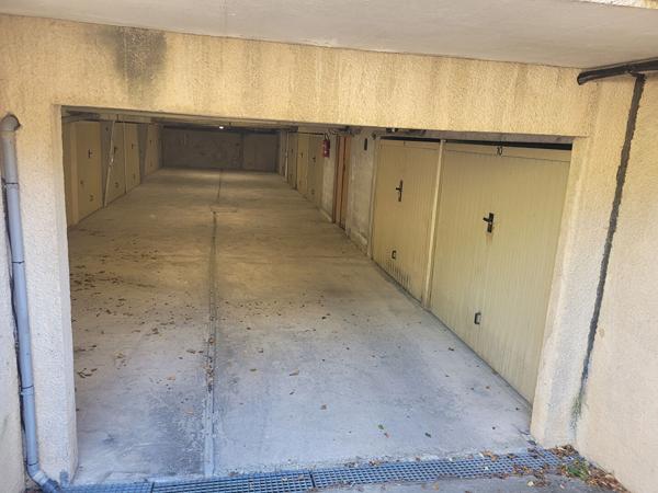 LOCATION GARAGE FERME PUYRICARD RESIDENCE LE TOPAZE