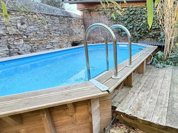 Vente                                                      Maison de ville
                        
                     7 pièces                      142 m2                     à Aubenas
