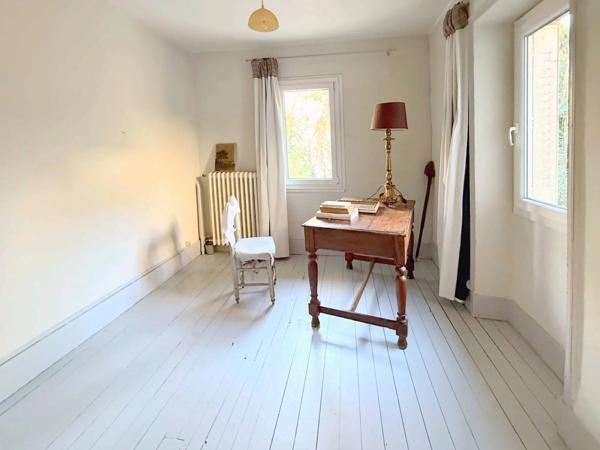 Vente                                                      Maison de ville
                        
                     7 pièces                      142 m2                     à Aubenas