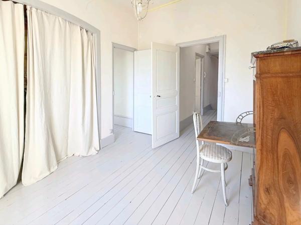 Vente                                                      Maison de ville
                        
                     7 pièces                      142 m2                     à Aubenas