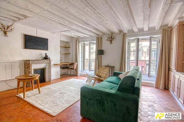 Versailles Saint-Louis appartement 4 pièces 77 m 2 carrez situé au 1er étage. 645 000 € **  - Référence  28467
