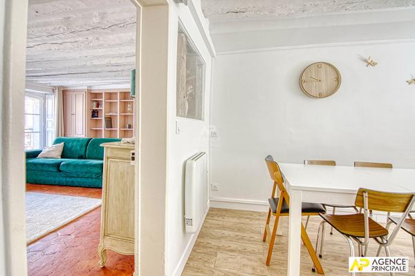 Versailles Saint-Louis appartement 4 pièces 77 m 2 carrez situé au 1er étage. 645 000 € **  - Référence  28467