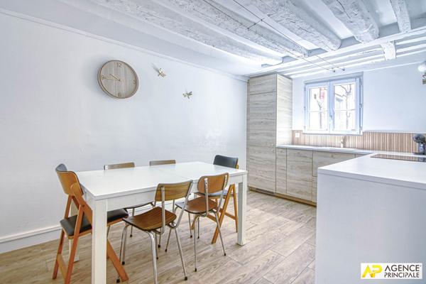 Versailles Saint-Louis appartement 4 pièces 77 m 2 carrez situé au 1er étage. 645 000 € **  - Référence  28467