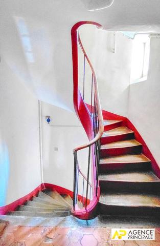 Versailles Saint-Louis appartement 4 pièces 77 m 2 carrez situé au 1er étage. 645 000 € **  - Référence  28467