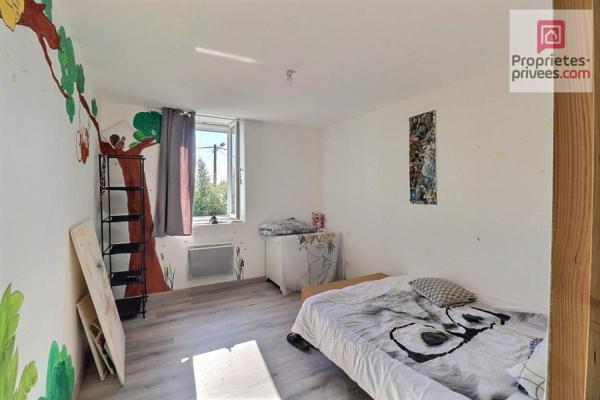 BEL EMPLACEMENT SEREIN, Au calme dans le bourg de Saint Just - Maison de Maitre 8 pièces 130 m2 avec rangements, beau garage avec atelier indépendant et son four à bois