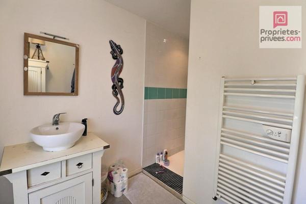 BEL EMPLACEMENT SEREIN, Au calme dans le bourg de Saint Just - Maison de Maitre 8 pièces 130 m2 avec rangements, beau garage avec atelier indépendant et son four à bois