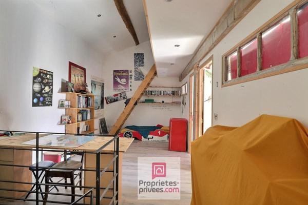 BEL EMPLACEMENT SEREIN, Au calme dans le bourg de Saint Just - Maison de Maitre 8 pièces 130 m2 avec rangements, beau garage avec atelier indépendant et son four à bois