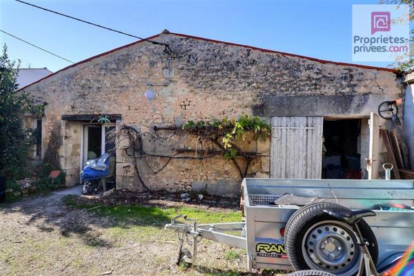 BEL EMPLACEMENT SEREIN, Au calme dans le bourg de Saint Just - Maison de Maitre 8 pièces 130 m2 avec rangements, beau garage avec atelier indépendant et son four à bois