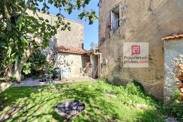 BEL EMPLACEMENT SEREIN, Au calme dans le bourg de Saint Just - Maison de Maitre 8 pièces 130 m2 avec rangements, beau garage avec atelier indépendant et son four à bois