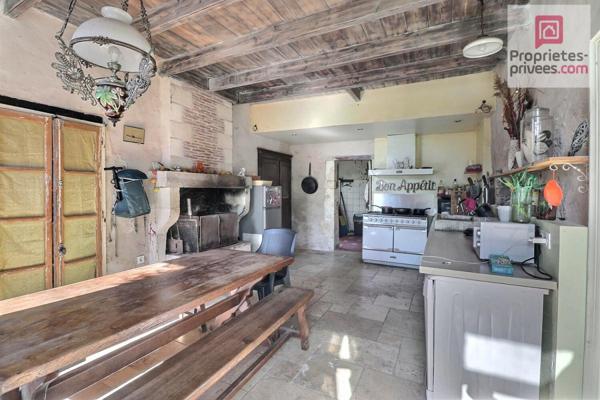 BEL EMPLACEMENT SEREIN, Au calme dans le bourg de Saint Just - Maison de Maitre 8 pièces 130 m2 avec rangements, beau garage avec atelier indépendant et son four à bois