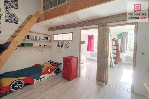 BEL EMPLACEMENT SEREIN, Au calme dans le bourg de Saint Just - Maison de Maitre 8 pièces 130 m2 avec rangements, beau garage avec atelier indépendant et son four à bois