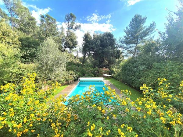 13012 / Maison / Piscine / Jardin / Garage
