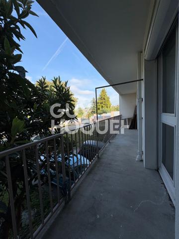 Spacieux T5 à rénover de 105,51 m² avec balcons et cave