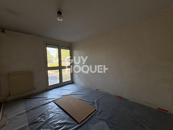 Spacieux T5 à rénover de 105,51 m² avec balcons et cave