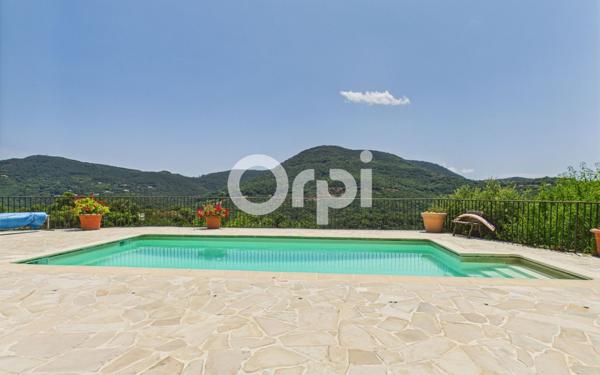 Maison à vendre    8 pièces • 244,72 m2 Les Adrets-de-l'Estérel