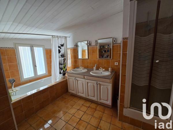 Maison de village 4 pièces de 130 m² à Villeneuve-les-Corbières (11360)