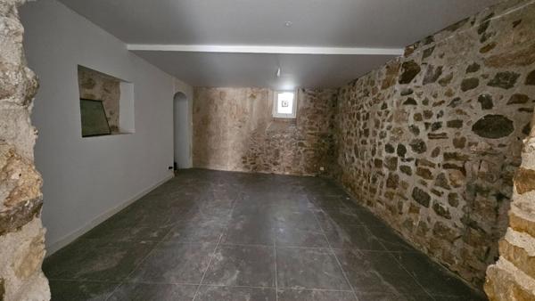 Local à usage de magasin entièrement rénové hypercentre Ferrières