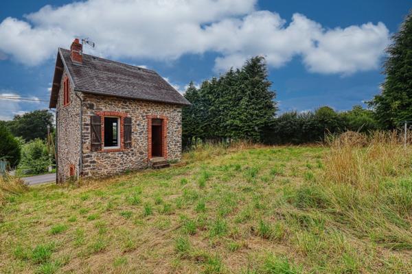 Maison en pierre 3 pièces avec vue dégagée à petit prix à Messeix, Puy-de-Dôme