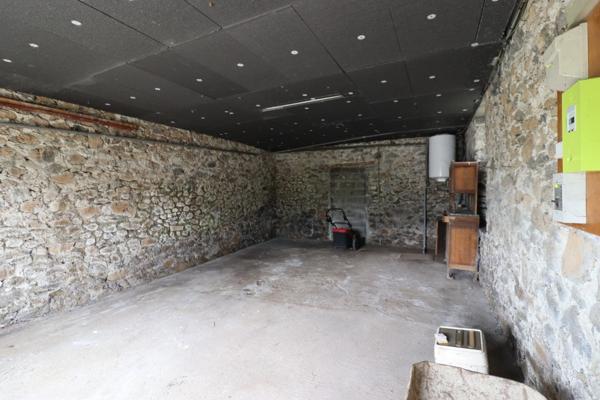 Maison en pierre 3 pièces avec vue dégagée à petit prix à Messeix, Puy-de-Dôme