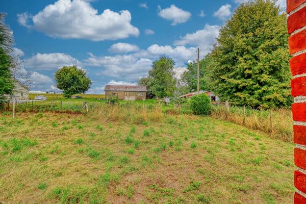 Maison en pierre 3 pièces avec vue dégagée à petit prix à Messeix, Puy-de-Dôme
