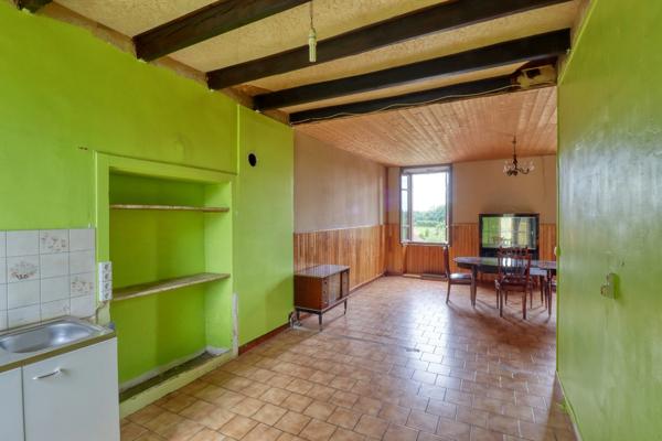 Maison en pierre 3 pièces avec vue dégagée à petit prix à Messeix, Puy-de-Dôme