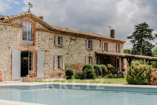 Domaine de prestige de 560 m² habitables – 50 hectares – 5 suites parentales – Piscine – Dépendances