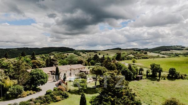 Domaine de prestige de 560 m² habitables – 50 hectares – 5 suites parentales – Piscine – Dépendances