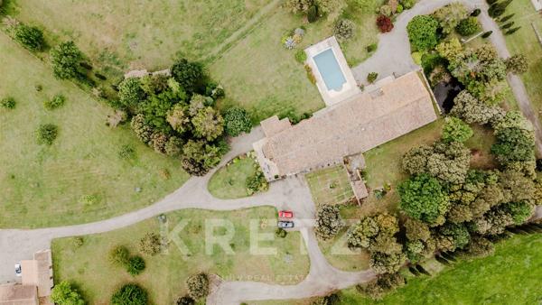 Domaine de prestige de 560 m² habitables – 50 hectares – 5 suites parentales – Piscine – Dépendances
