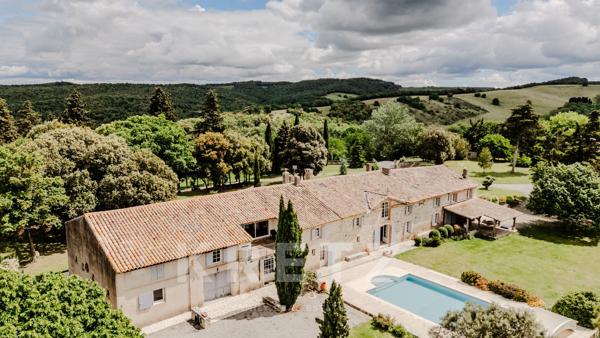 Domaine de prestige de 560 m² habitables – 50 hectares – 5 suites parentales – Piscine – Dépendances