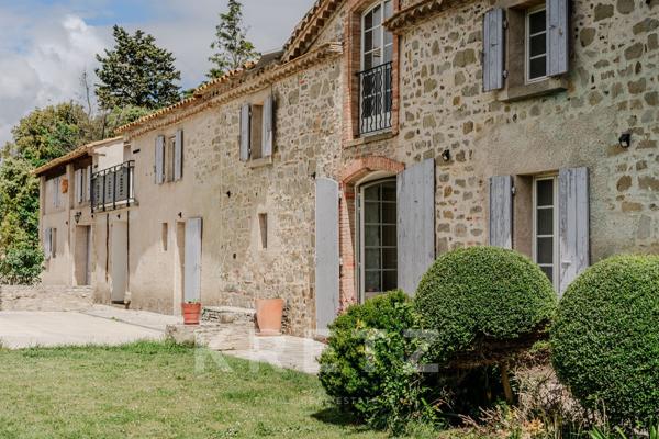 Domaine de prestige de 560 m² habitables – 50 hectares – 5 suites parentales – Piscine – Dépendances