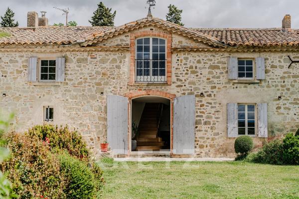 Domaine de prestige de 560 m² habitables – 50 hectares – 5 suites parentales – Piscine – Dépendances