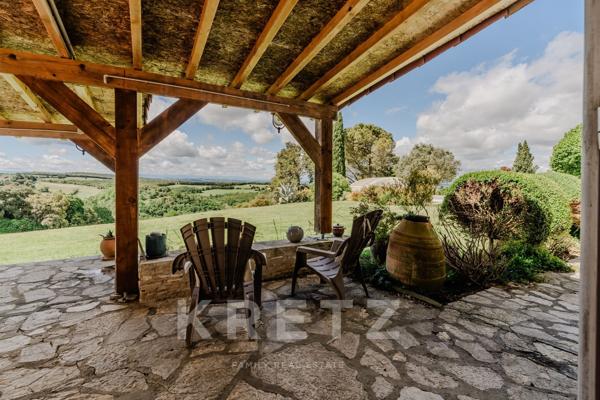 Domaine de prestige de 560 m² habitables – 50 hectares – 5 suites parentales – Piscine – Dépendances