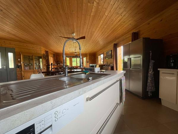 Propriété en madrier d'exception à vendre à Albussac : Maison de plain-pied 134 m², vue imprenable, 3 chambres, terrain 4 000 m²